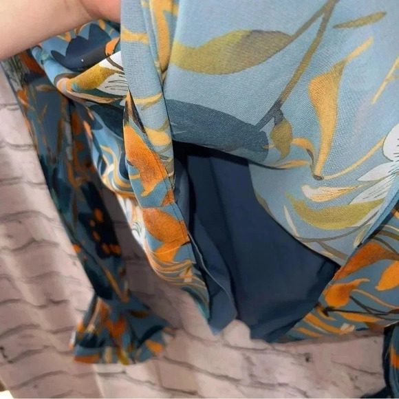 Milly Women’s Blue Floral V Neck Blouse with Bell Sleeve Detail Size Small New - Picture 7 of 10